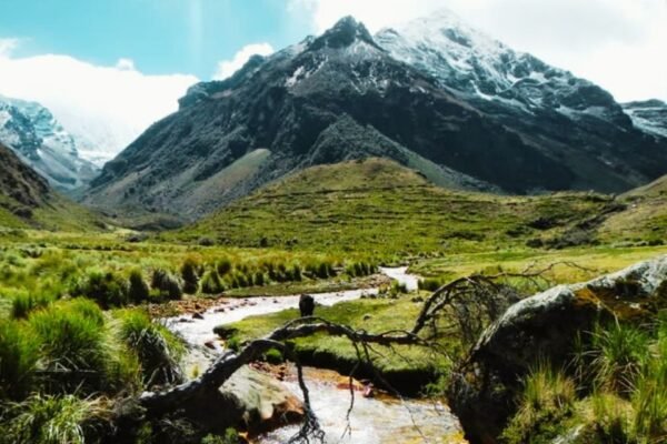 The Huapi Pass: A 3-Day Alpine Journey to the Hidden Lakes